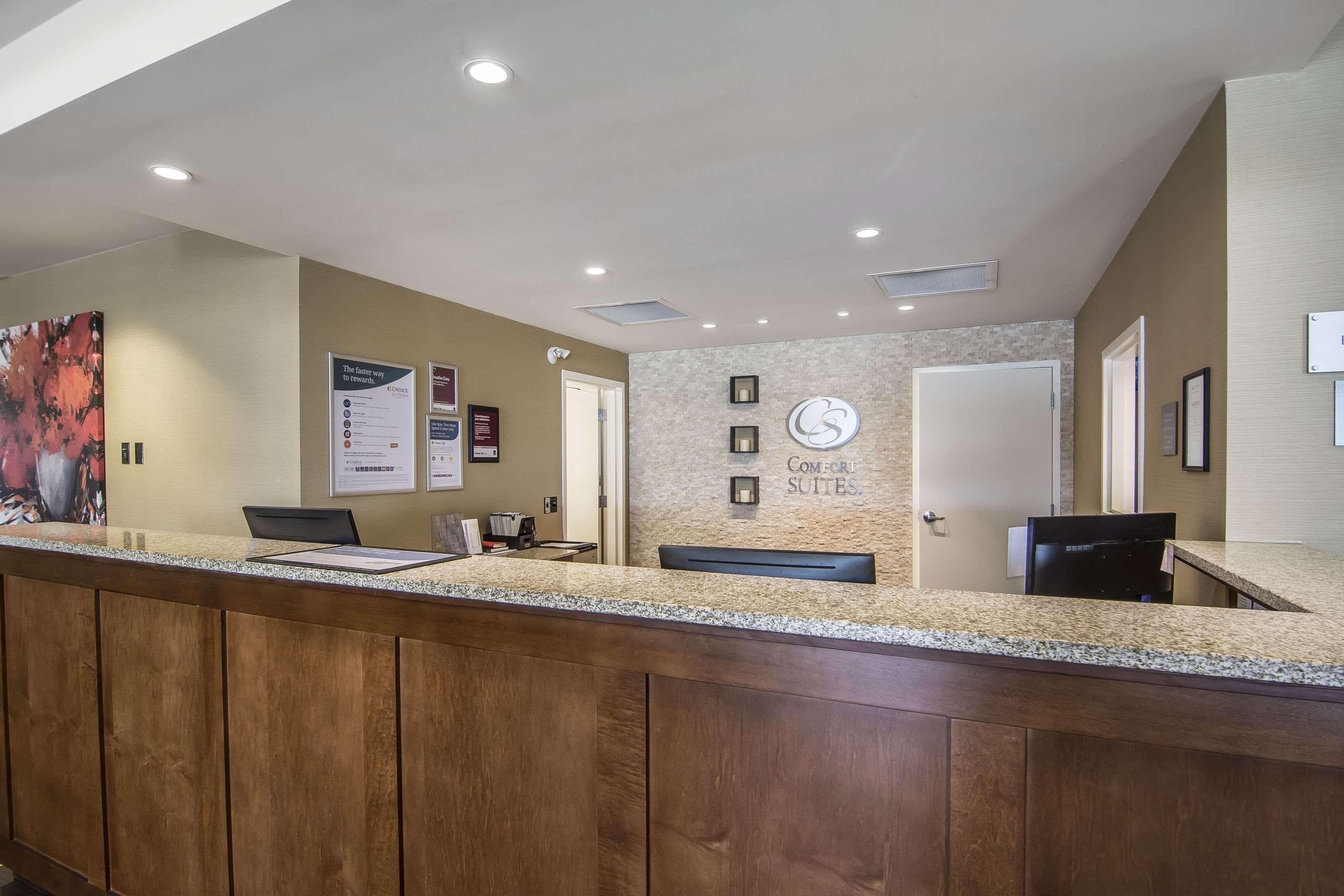Comfort Suites Риджайна Экстерьер фото
